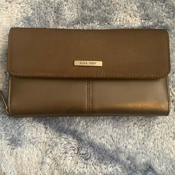 Nine West Brown Wallet - Picture 1 of 9